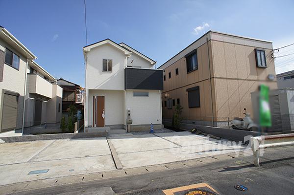 Local appearance photo. Building 3