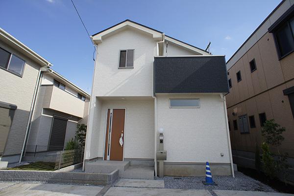 Local appearance photo. Building 3