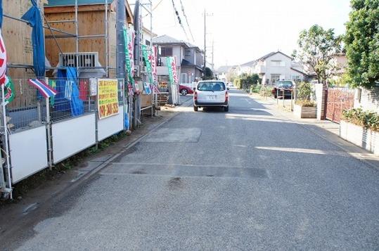 Local photos, including front road. Frontal road