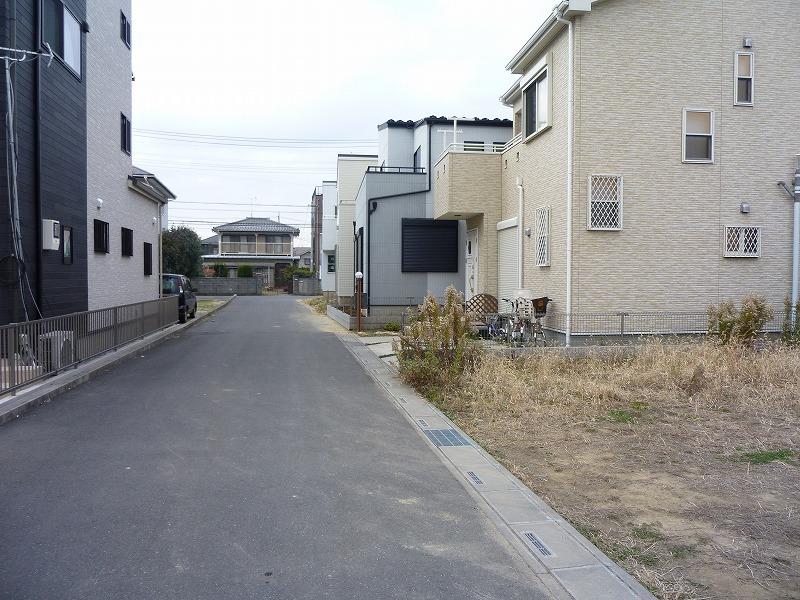 Local photos, including front road. Local (12 May 2013) Shooting