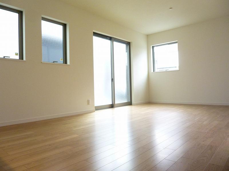 Same specifications photos (living). Same specifications