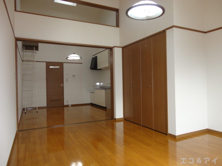 Other room space. Western-style 9 Pledge