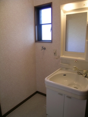 Washroom. ☆ Wash basin is also useful for cleaning shower ☆