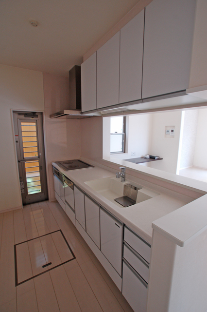 Kitchen. ☆ Safe IH counter K without the use of fire in the stylish