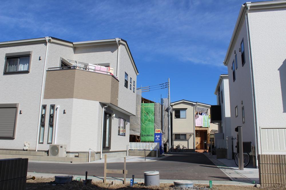 Local photos, including front road. Local (February 2013) Shooting