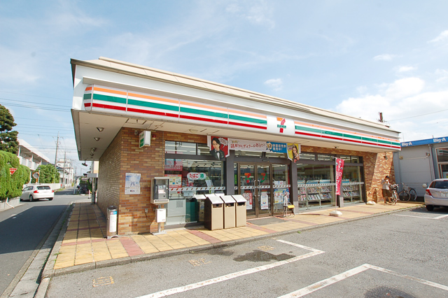 Convenience store. Seven-Eleven Koshigaya Nishiguchi store up (convenience store) 338m