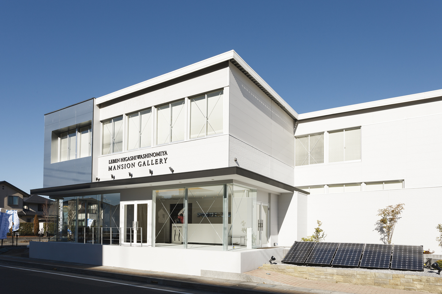 Favorable environment city block in front of the station New Town. Directly connected to the shopping complex facility