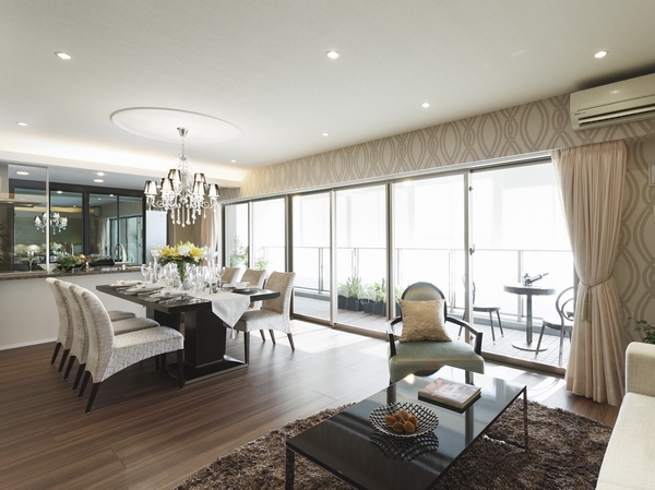 In addition to the wide span design that frontage width of about 9.35m, LD which the opening of large that more than width 7m to produce a sense of open. Good day for the south-facing, On the floor of adopting the magnificent drifts wide of the flooring it has been adopted even floor heating-friendly body