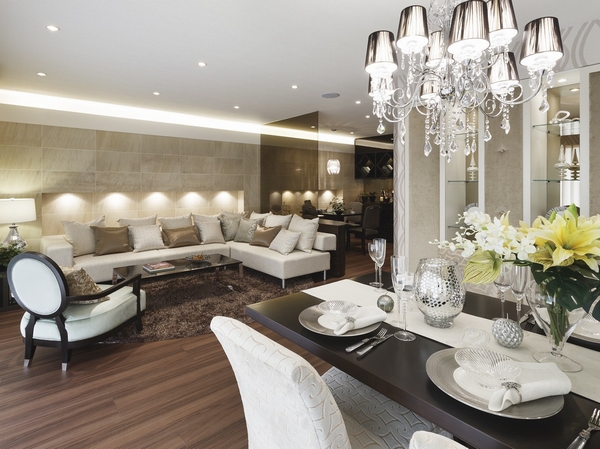 LD gorgeous atmosphere that becomes a comfortable reunion space. In the playroom look in the center back, It will be the play room to the size of a total of about 27 tatami mats, combined with the LDK. Home party, such as a public space can also enjoy room