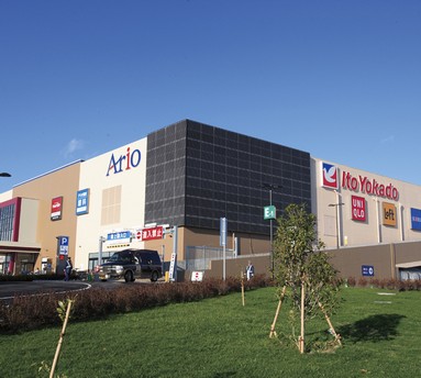 Since its opening in November, Crowded with a large number of visitors, "Ario Washimiya" (about 3.8km) is, Shopping mall consisting of a store in excess of Ito-Yokado and 100. At a distance of less than a 10-minute drive from the local, Shopping and dining, We're looking forward to even such events sightseeing