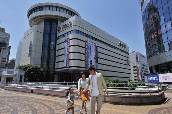 Wayside leading shopping zone that shopping and dining of downtown sensation can enjoy near Omiya Station. Photo is on the same station west exit department store ・ Sogo Co., Ltd.. Others lined such as Marui and Tokyu Hands in this Station, The station premises there is also such as luminescence and Ecute