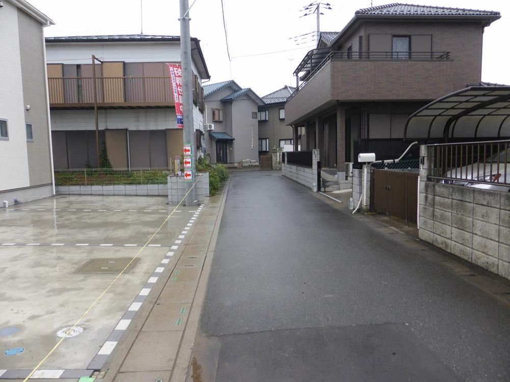 Local photos, including front road. Local front road