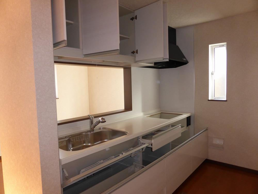 Kitchen. 2013.10.29 shooting. Storage enhancement of kitchen