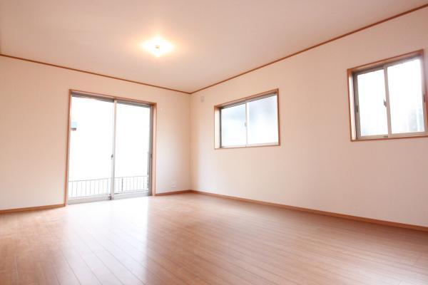 Same specifications photos (living)