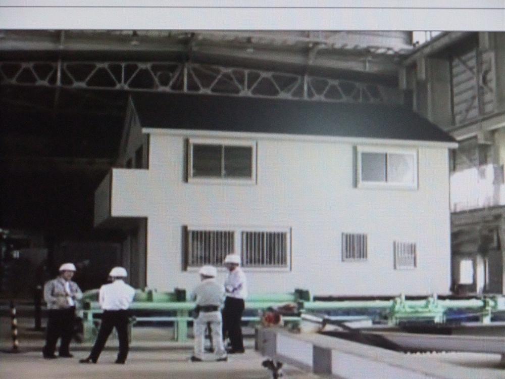 Construction ・ Construction method ・ specification. Using a large three-dimensional vibration table test facility at the Public Works Research Institute, We made a seismic experiment of standard architecture specification housing.