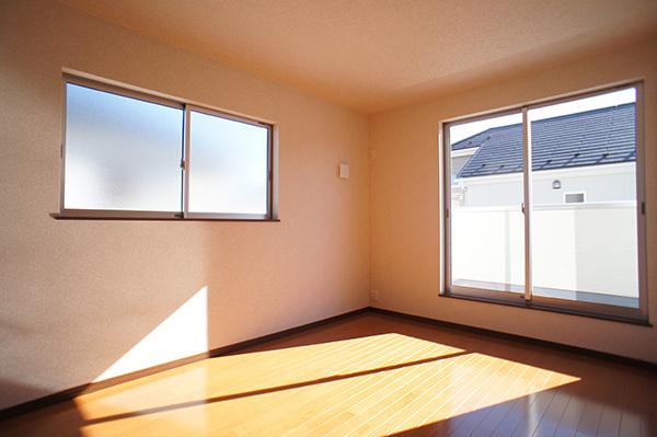 Non-living room. 1 Building