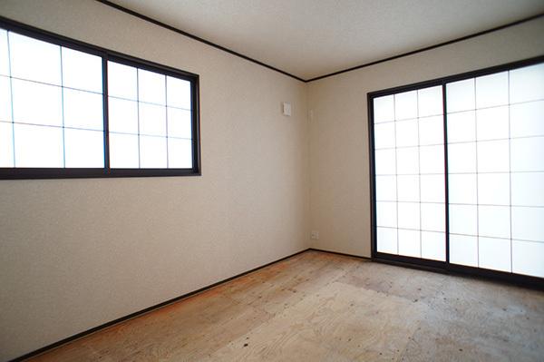 Non-living room. 1 Building