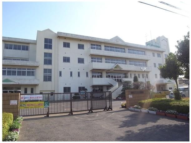 Primary school. 1200m to the east, Washinomiya elementary school