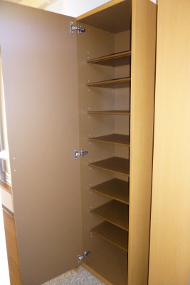 Entrance. There cupboard