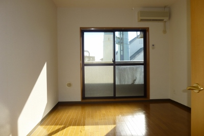 Living and room. Western-style 6.8 Pledge