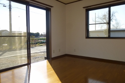 Living and room. Western-style 6.6 Pledge