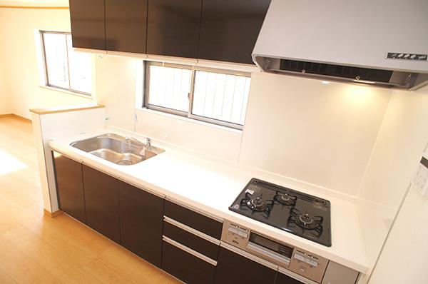 Kitchen. Underfloor storage with system Kitchen Indoor (11 May 2013) Shooting F Building