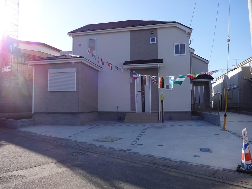 Local photos, including front road. local November 20