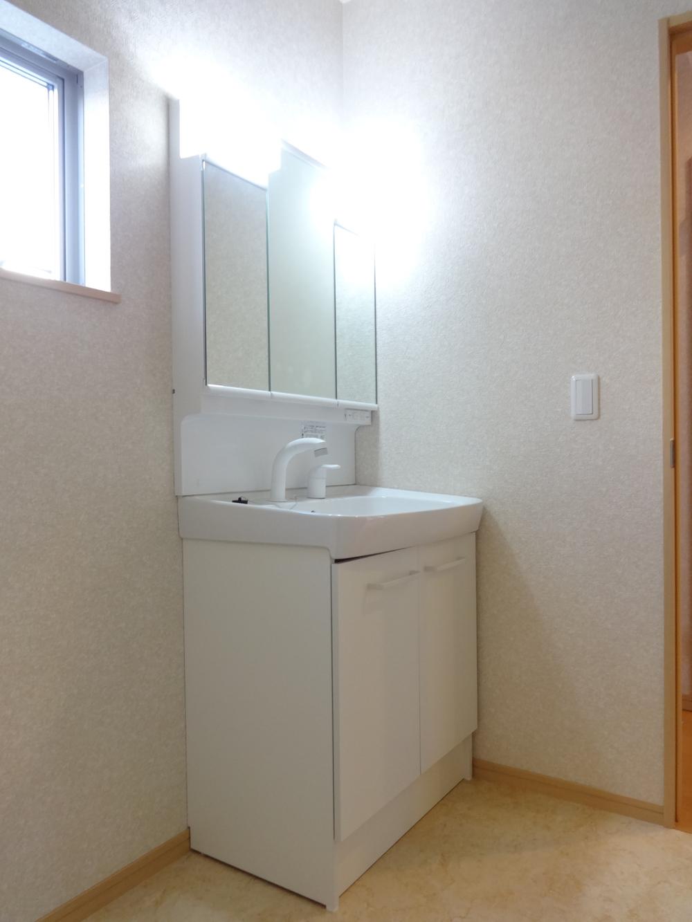 Wash basin, toilet. local November 20