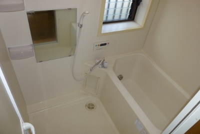 Bath. Tub with reheating function