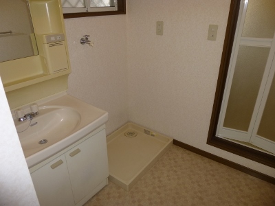 Washroom. Independent wash basin