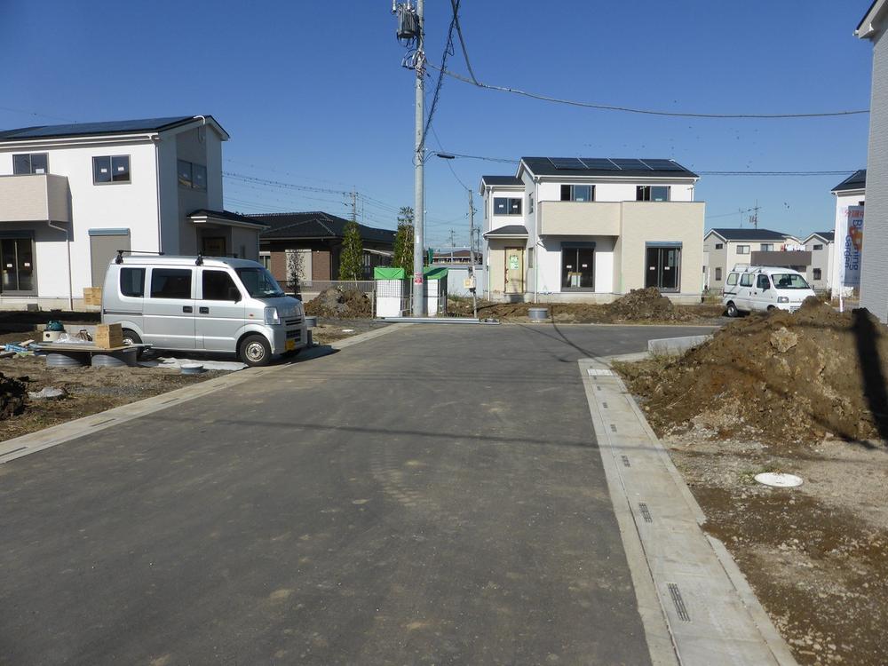 Local photos, including front road. 2013.11.1 shooting. Local front road