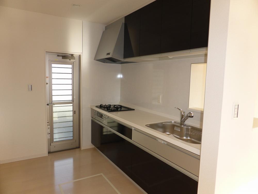 Kitchen. Semi-counter kitchen.