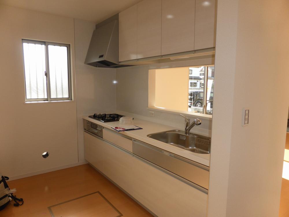 Kitchen. Counter Kitchen. Appearance of the living room you can see while you work.