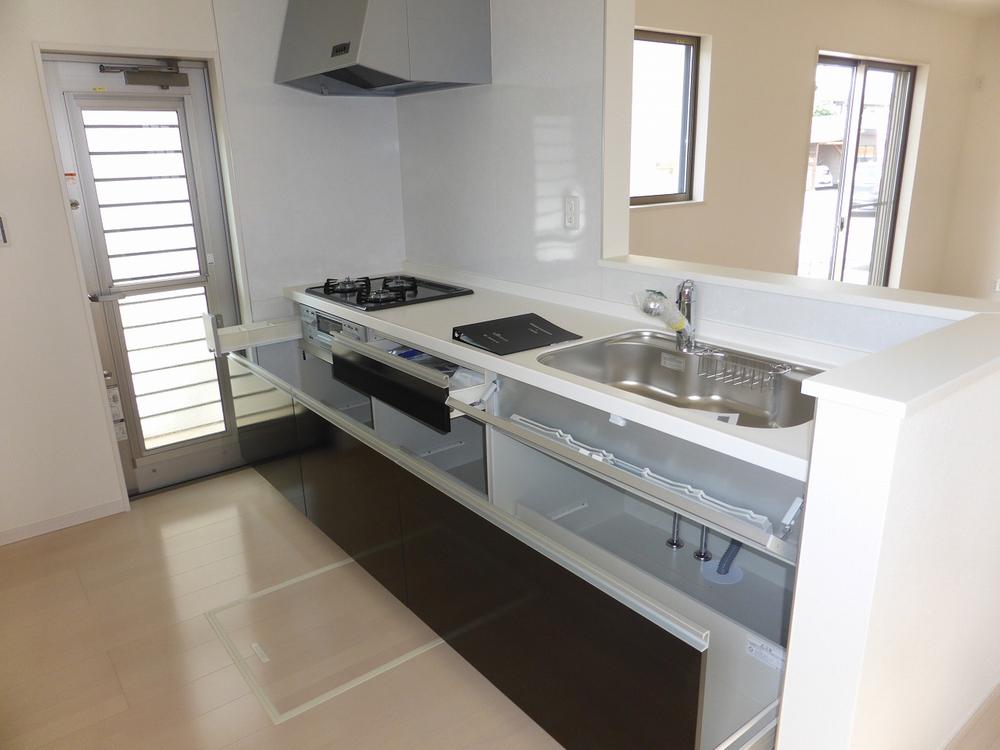 Same specifications photo (kitchen). Example of construction. 