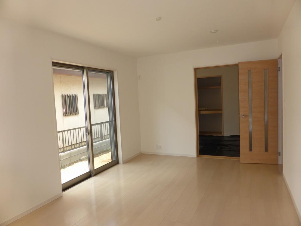 Same specifications photos (living). Example of construction. 