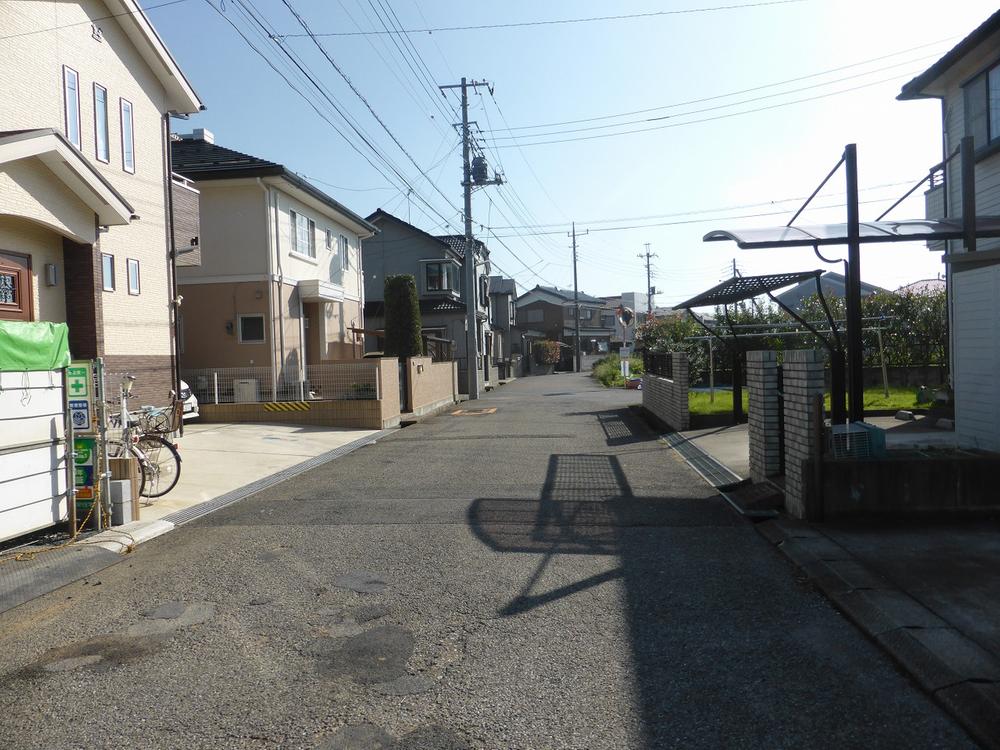 Local photos, including front road. 2013.10.11 shooting. Frontal road