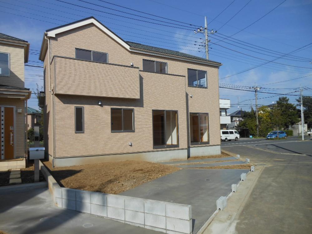 Local appearance photo. Local (11 May 2013) Shooting A Building