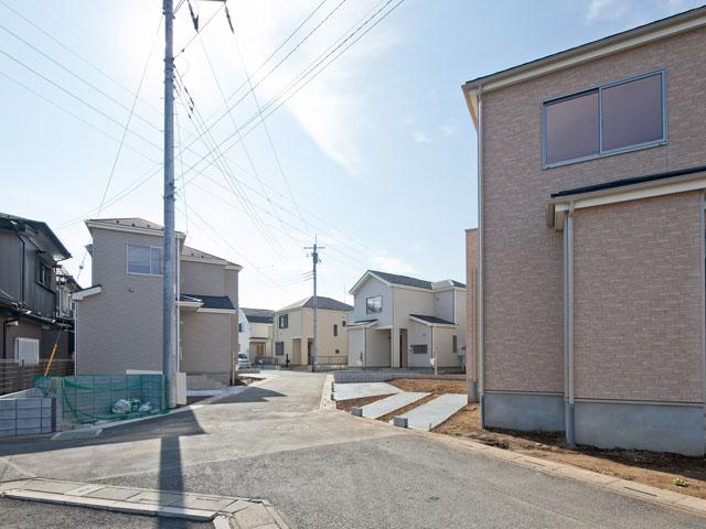 Local photos, including front road. Local (11 May 2013) Shooting 