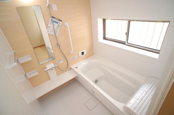 Bathroom. F Building With bathroom ventilation drying heater Because the handrail is attached, It is safe for people of our elderly. 