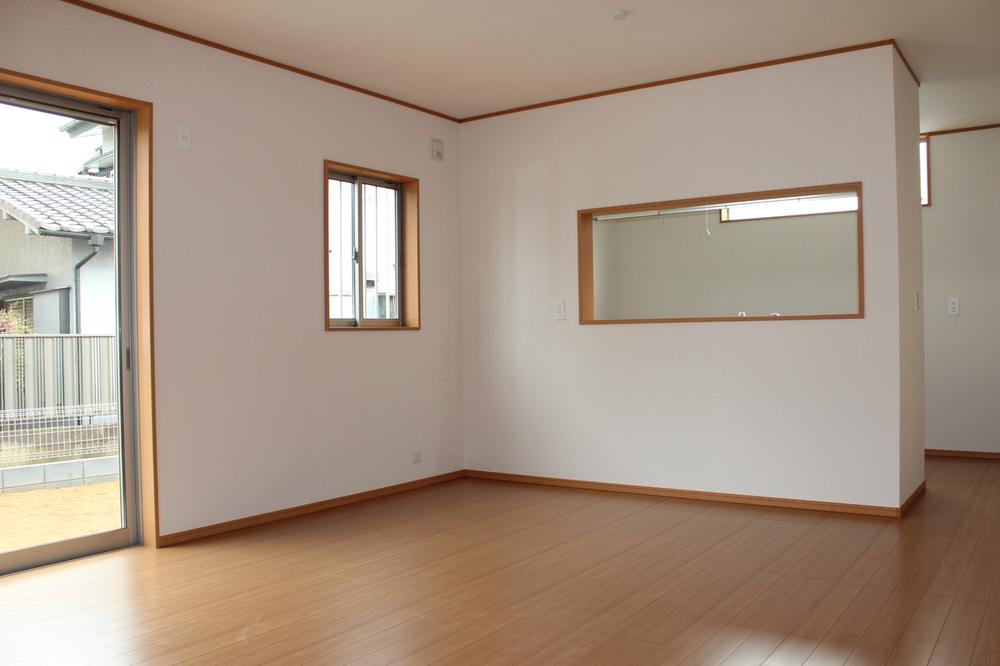 Same specifications photos (living).  [Living in the same specification] Living room shine in plenty of sunlight from the large windows is also impetus conversation of family. 