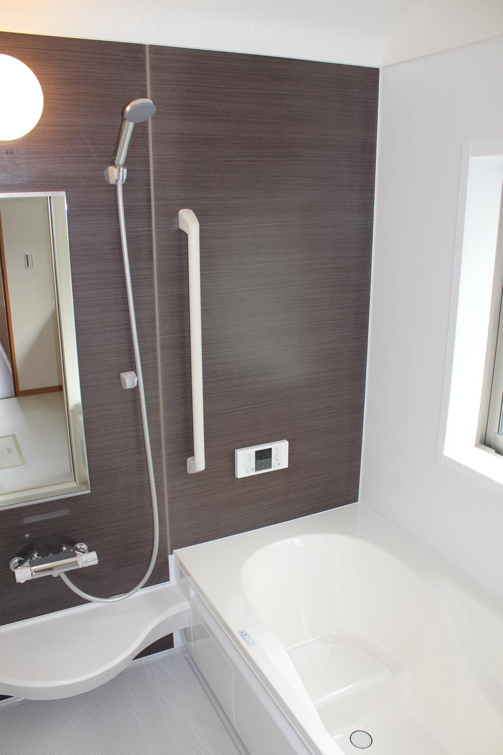 Same specifications photo (bathroom).  [Bathroom of the same specification] With big success bathroom dryer in your laundry on a rainy day