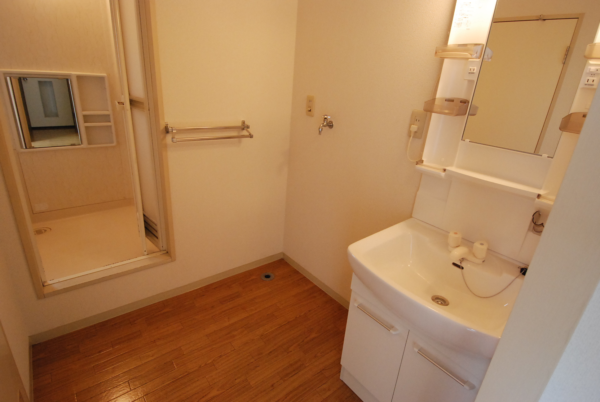 Washroom. Material ・ Please check local, such as color (current state priority)