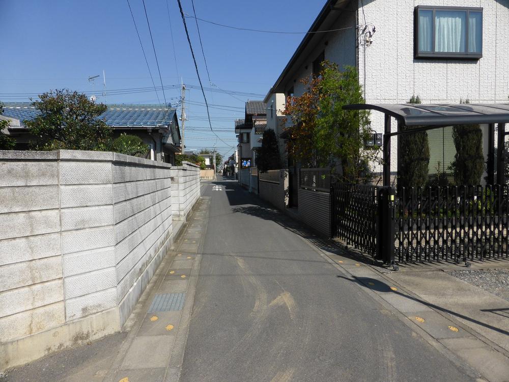 Local photos, including front road. Local front road