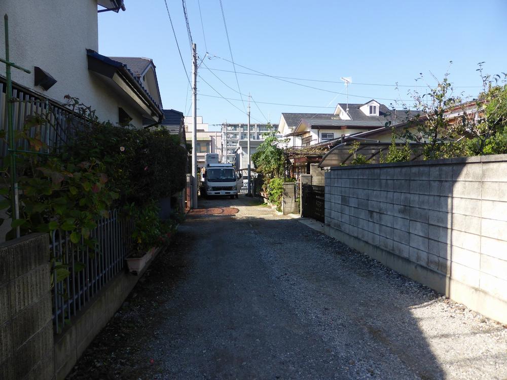 Local photos, including front road. Local front road