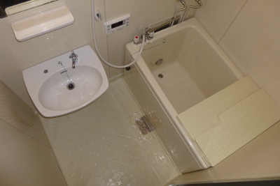 Bath. Tub with reheating function