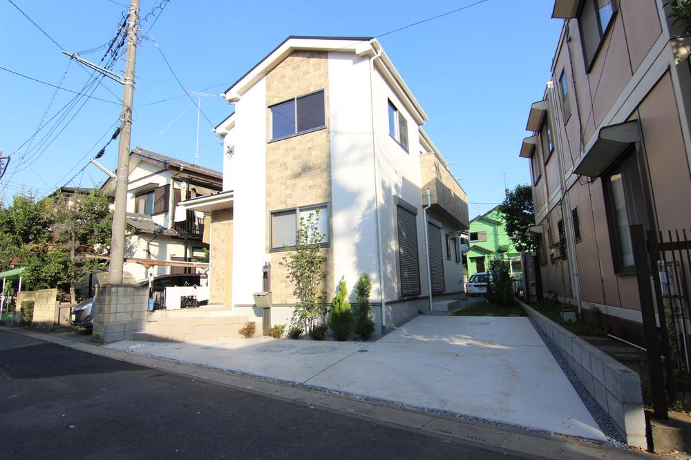 Local appearance photo. Local (11 May 2013) Shooting