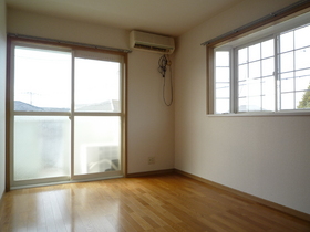 Living and room. It comes with air conditioning