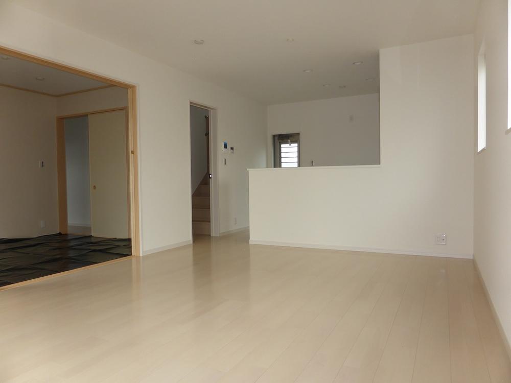 Same specifications photos (living). Construction Example 15 Pledge