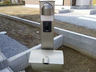 Other. Example of construction. Corner posts and the TV monitor with intercom