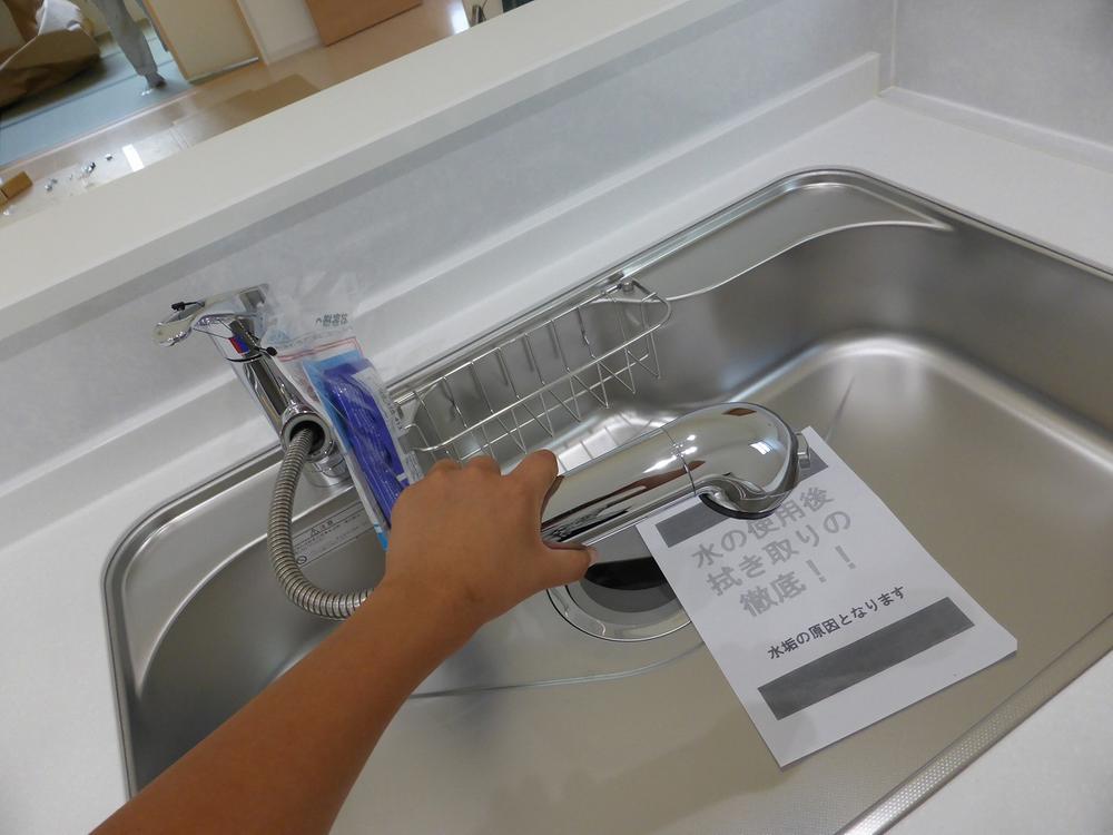 Kitchen. Example of construction. Sink also spacious! Washing Ya, Also it is the size of a room in cooking.